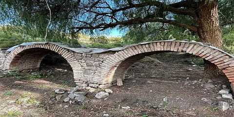 Foto: mdzol.com Acueducto del Challao, Mendoza. Restos de la obra de ingeniería hidráulica colonial y bien patrimonial en Las Heras. Decreto Provincial 849/06.