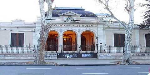 Colegio Nacional Agustín Álvarez, Mendoza. Edificio escolar histórico de arquitectura monumental y Monumento Histórico Nacional en la Ciudad de Mendoza. Decreto Nacional 325/1989.