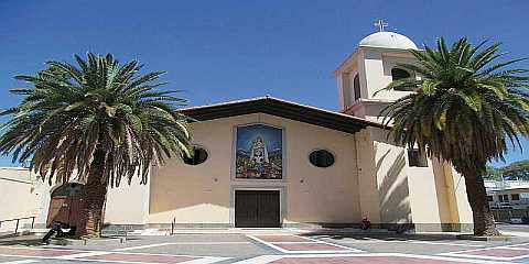 Iglesia de la Virgen de la Carrodilla, Mendoza. Santuario religioso histórico que ampara a la Patrona de los Viñedos y Monumento Histórico Nacional en Luján de Cuyo. Decreto Nacional 368.
