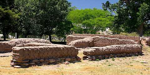 Ruinas del Fuerte de San Rafael del Diamante, Mendoza. Vestigios arqueológicos coloniales del fortín fronterizo y Monumento Histórico Nacional en la Villa 25 de Mayo. Decreto Nacional 137846.