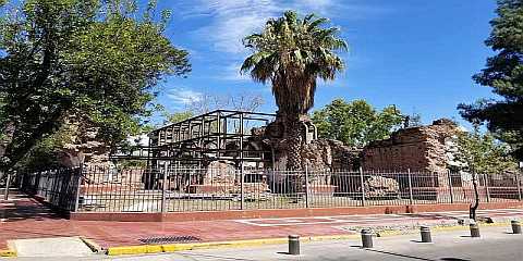 Ruinas del Templo de San Francisco, Mendoza. Restos arqueológicos de la iglesia jesuítica destruida por el terremoto de 1861 y Monumento Histórico Nacional. Decreto Nacional 107512.