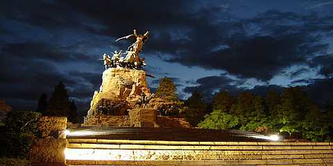 Monumento al Ejército de los Andes, Mendoza. Escultura monumental de bronce en el Cerro de la Gloria, patrimonio cultural y Monumento Histórico Nacional. Decreto Provincial 552/1998.