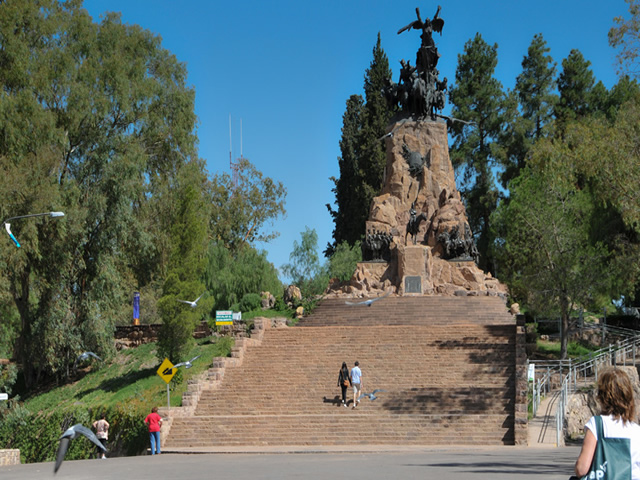 Cerro de la Gloria Ciudad de Mendoza Argentina